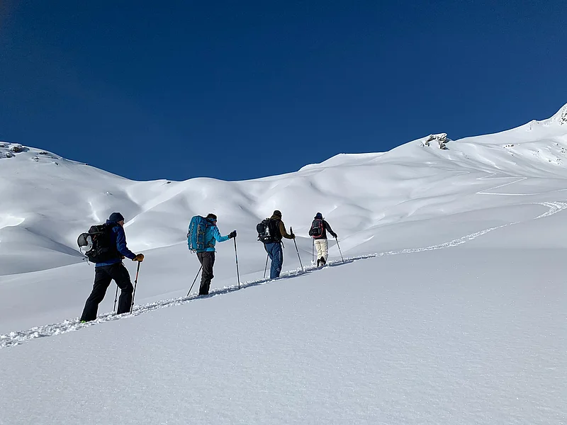 Schneesport, Schneeschuhlaufen, Skifahren | Lara Mandioni Schneesport, Schneeschuhlaufen, Skifahren | Lara Mandioni